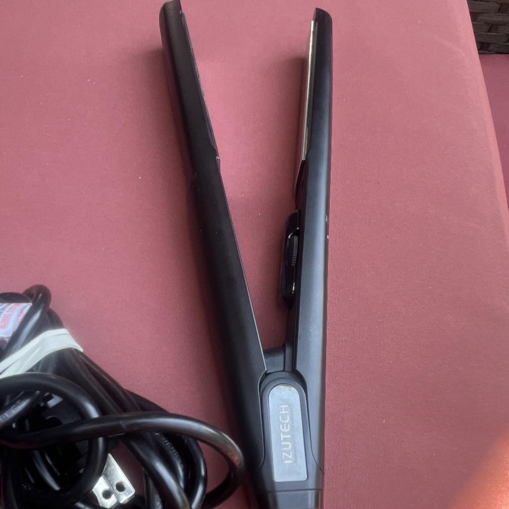 IZUTECH Flat Iron/Straightener Hair Straightener, Electric Power, Black